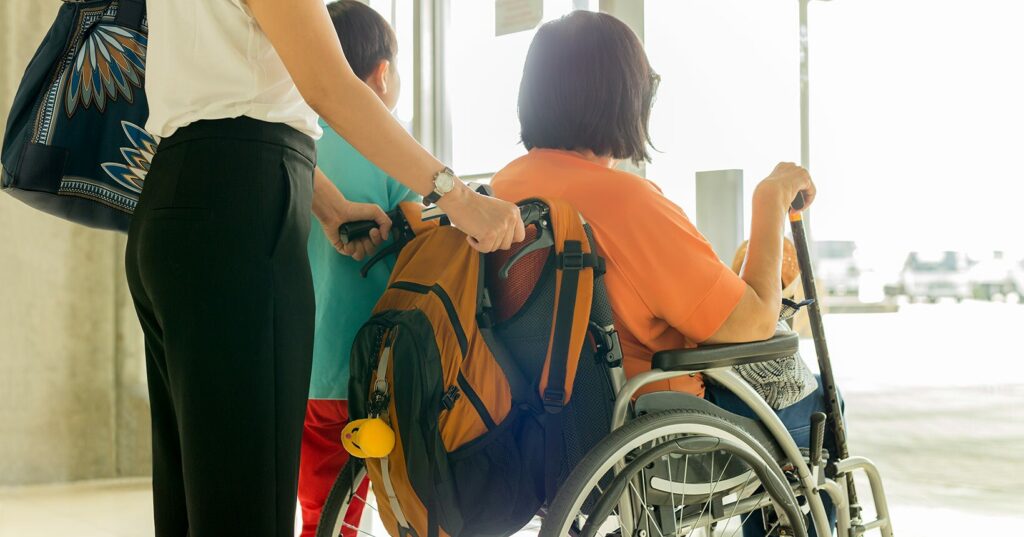 Passageiros usam cadeira de rodas para furar fila em aeroportos