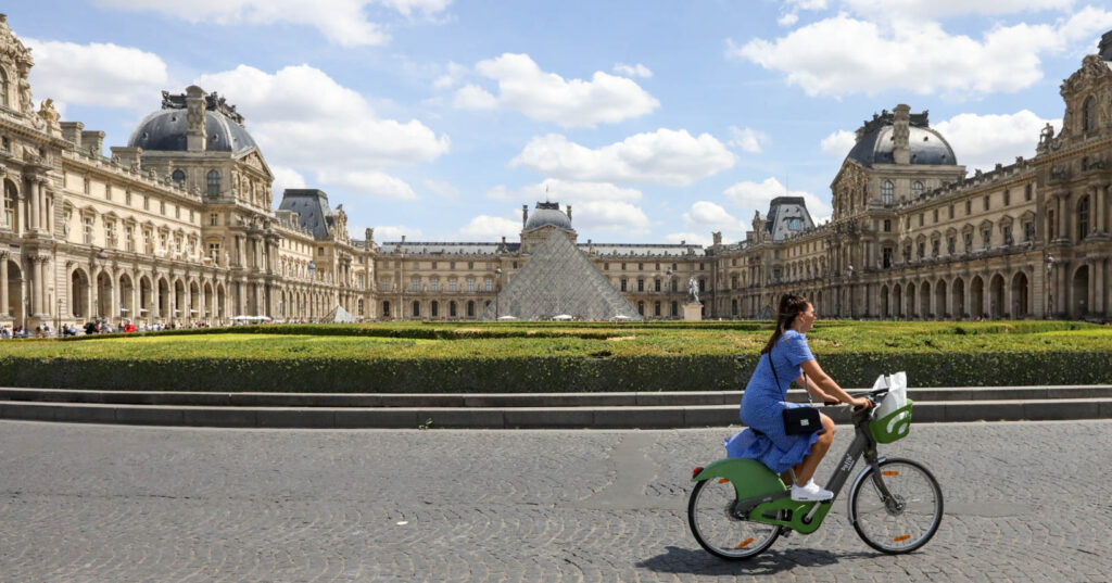 Paris na primavera: passagens a partir de R$ 3.732 ida e volta