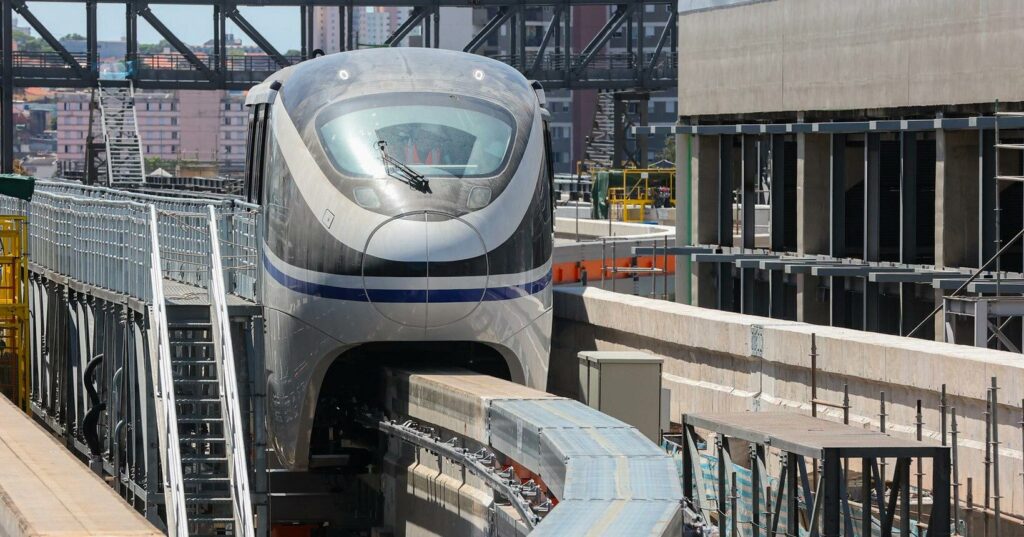 Metrô de Congonhas testa trecho até Morumbi; último trem chega da