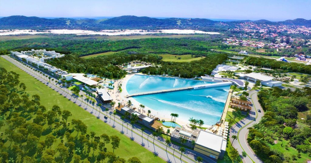 Resort com parque de ondas artificiais abre em dezembro após atraso