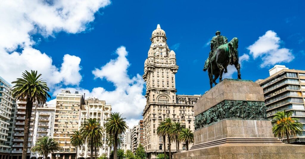Passagens para Montevidéu a partir de R$ 959 ida e volta