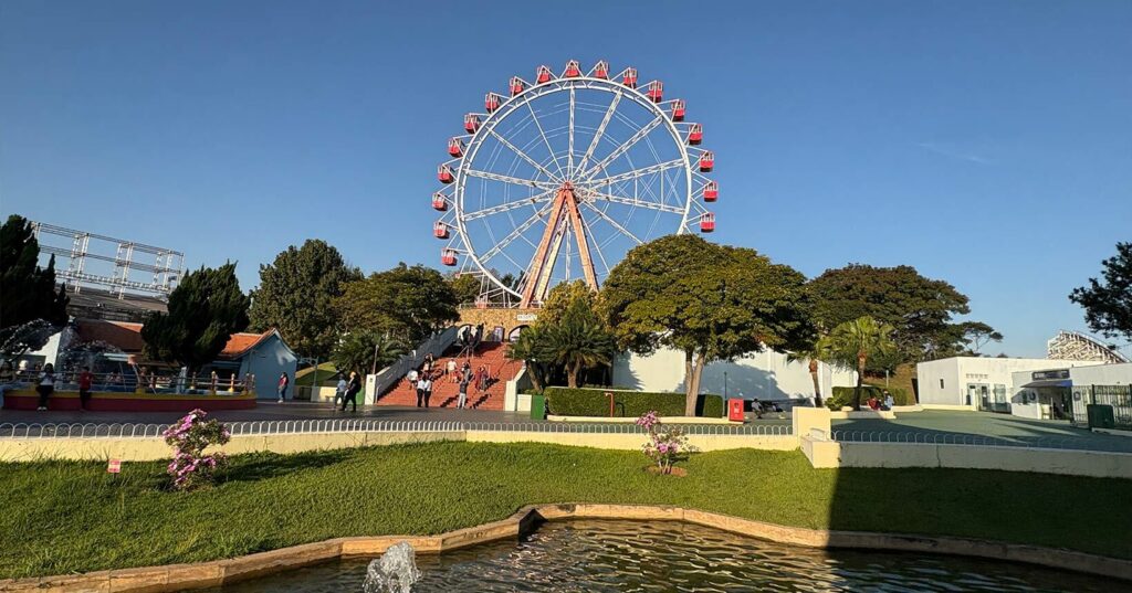 Professores têm entrada gratuita no Hopi Hari até 2 de agosto
