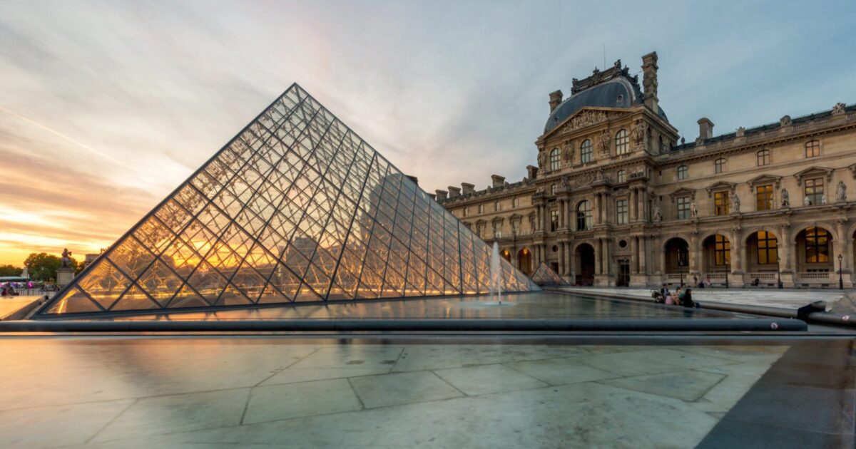 Após roubo, Louvre reabre Galeria de Apolo sem joias
